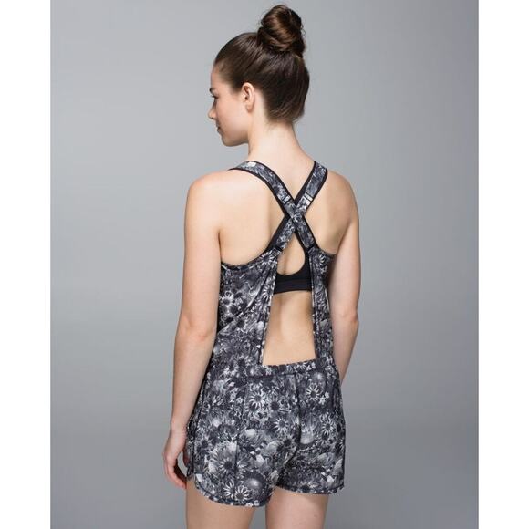 Lululemon The Runsie Flowabunga floral romper black white sz 4 - Picture 2 of 9